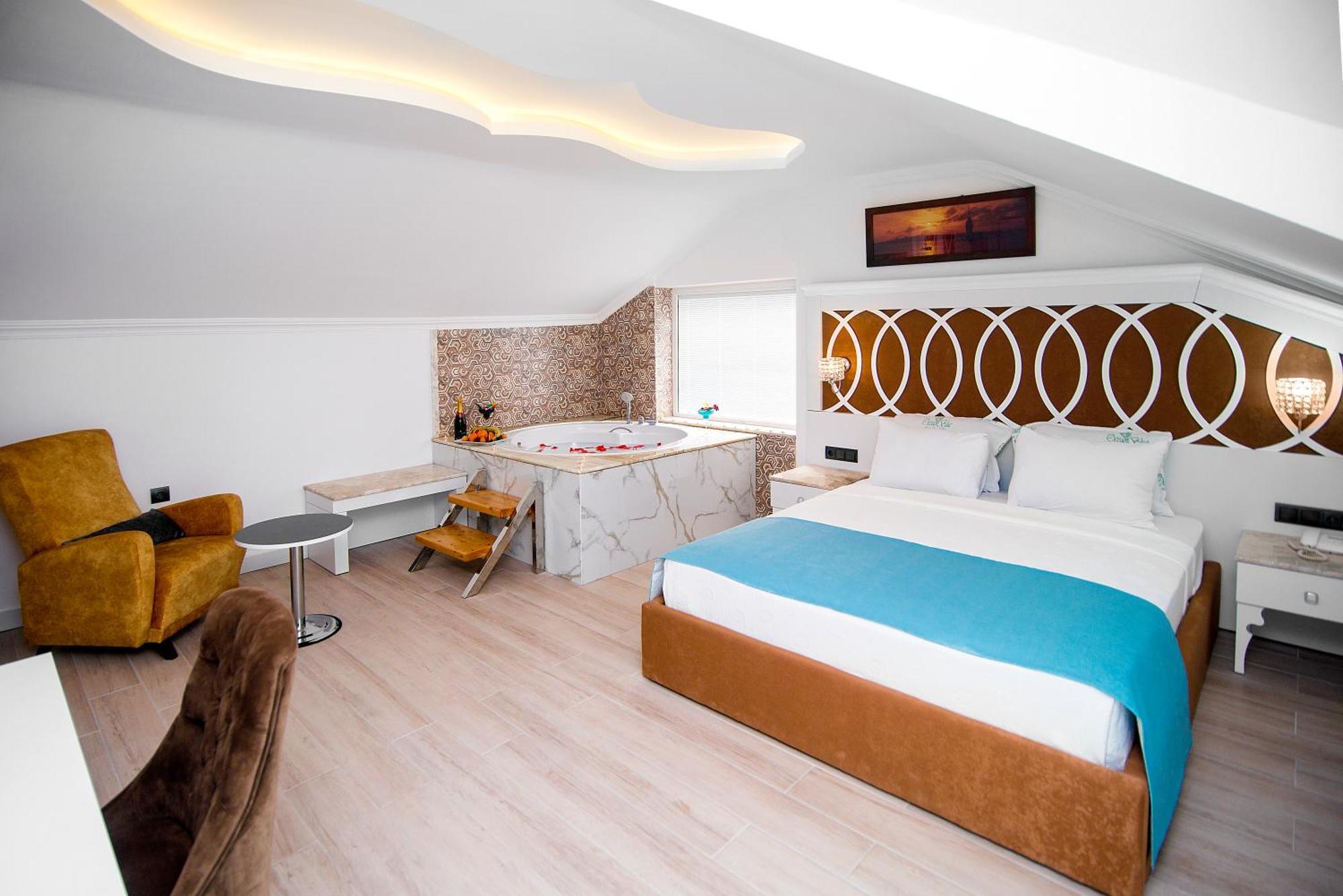 Deluxe Indoor Jacuzzi Room