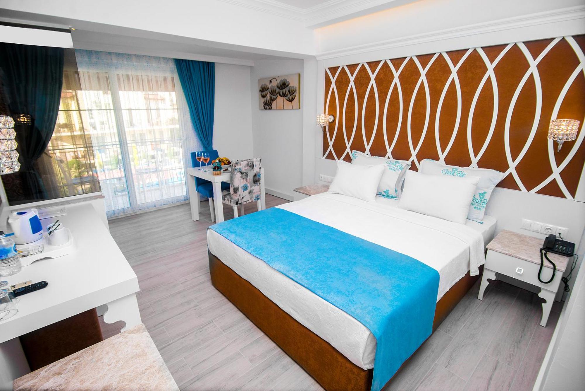 Deluxe Indoor Jacuzzi Room