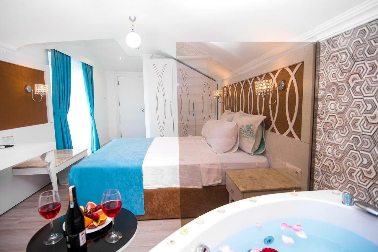 Deluxe Indoor Jacuzzi Room